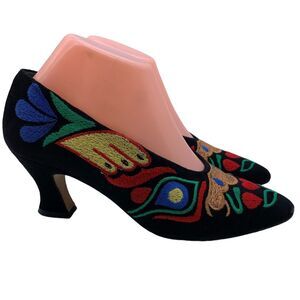 PURA LOPEZ Black Suede Multi-color Embroidered Pumps Heels Shoe Sz 7 M RARE. #23